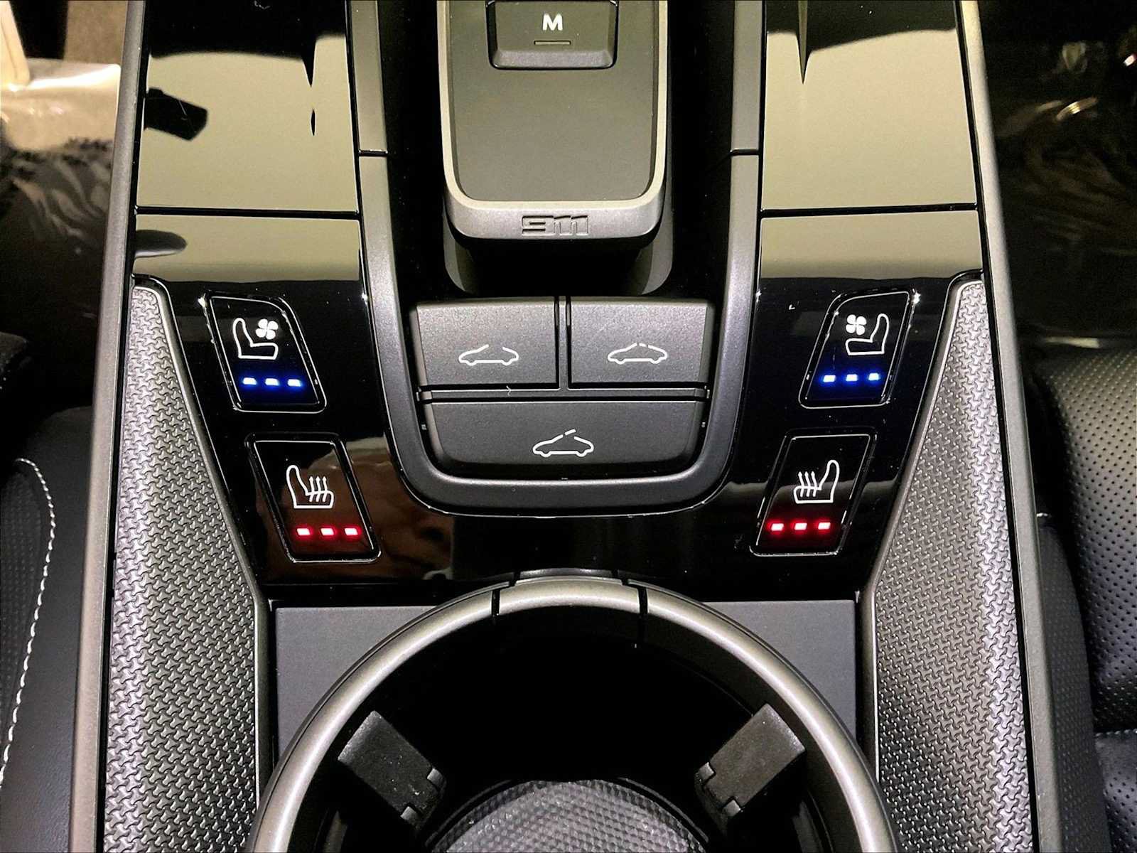 Certified 2025 Porsche 911 Carrera RWD image 37