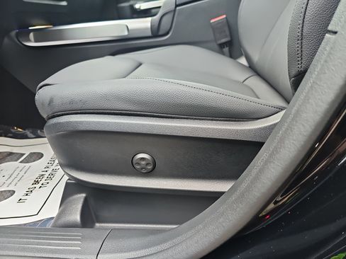 New 2026 Mercedes-Benz GLB 250 image 30