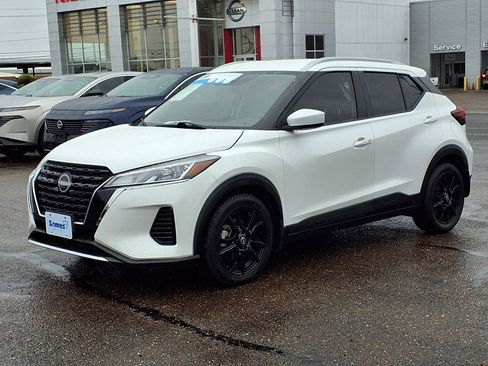 Used 2023 Nissan Kicks SV FWD image 4