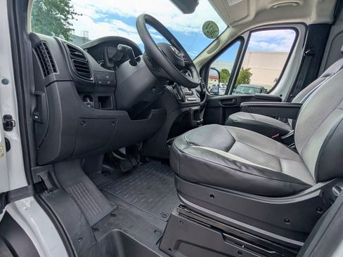 Used 2024 RAM ProMaster 2500 w/ Convenience Group image 11