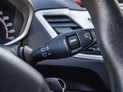 Used 2013 Ford Fiesta SE w/ Moon & Mood Pkg image 27