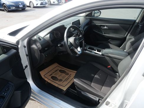 Used 2022 Nissan Sentra SV image 9