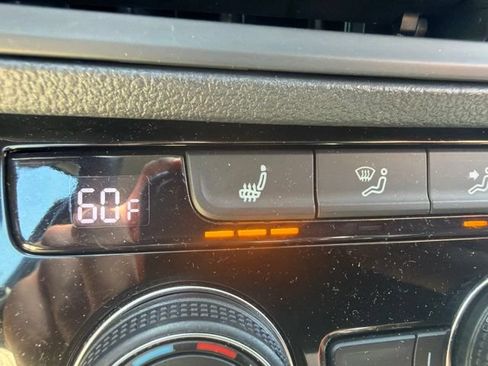 Used 2024 Volkswagen Jetta SE FWD image 28