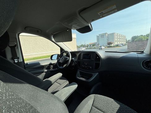 Used 2023 Mercedes-Benz Metris image 7