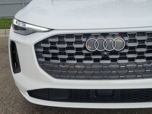 Certified 2025 Audi Q5 Premium Plus w/ Premium Plus AWD/4WD image 10
