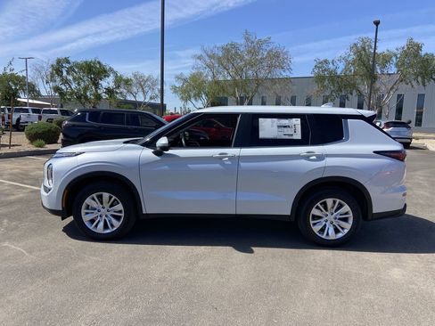 New 2026 Mitsubishi Outlander ES AWD/4WD image 4