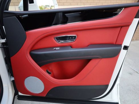 Used 2023 Bentley Bentayga Extended Wheelbase image 33