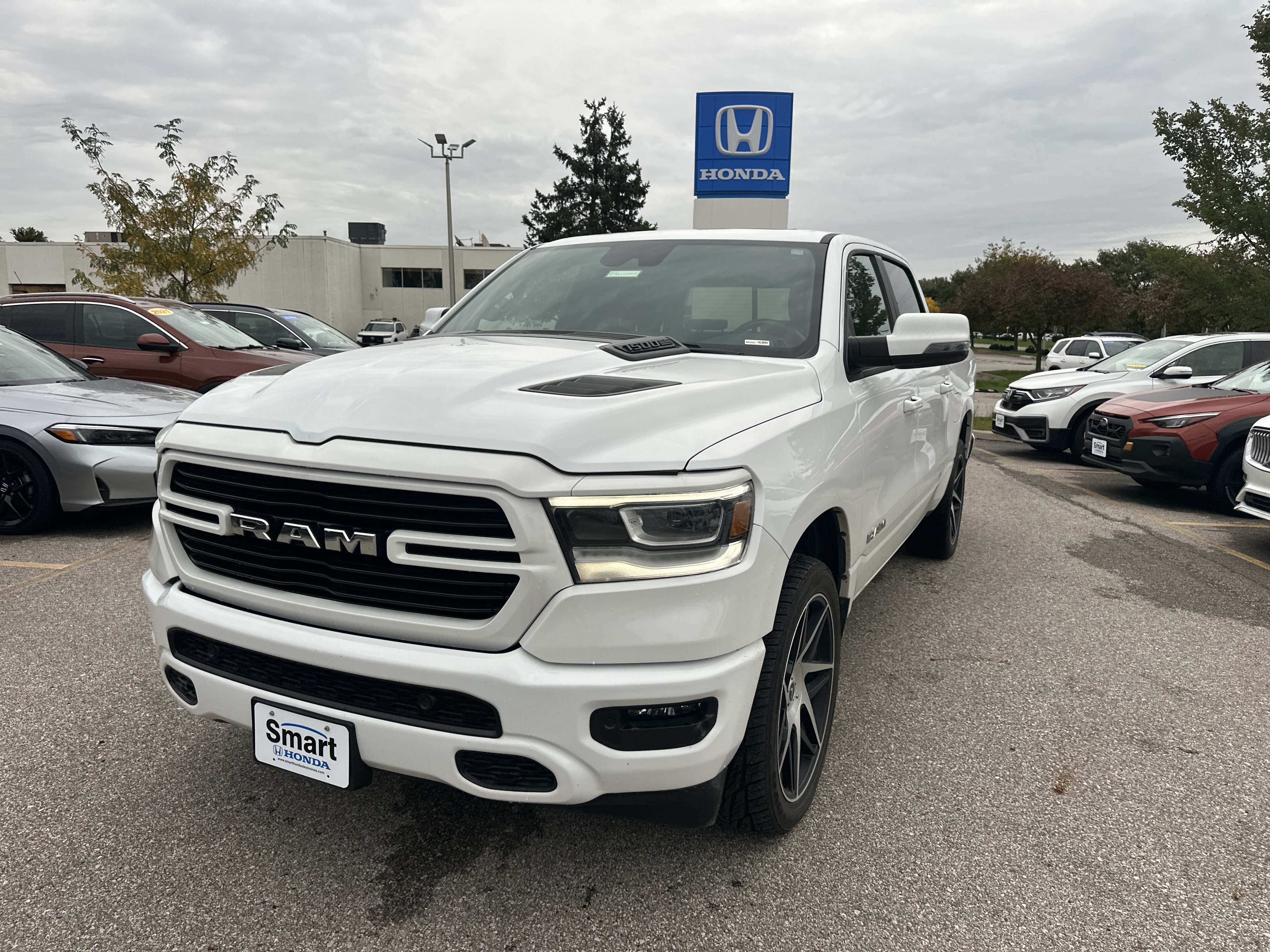 Used 2024 RAM 1500 Laramie AWD/4WD image 1