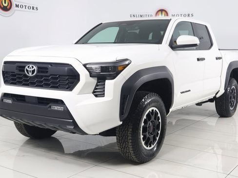 Used 2024 Toyota Tacoma TRD Off-Road image 5