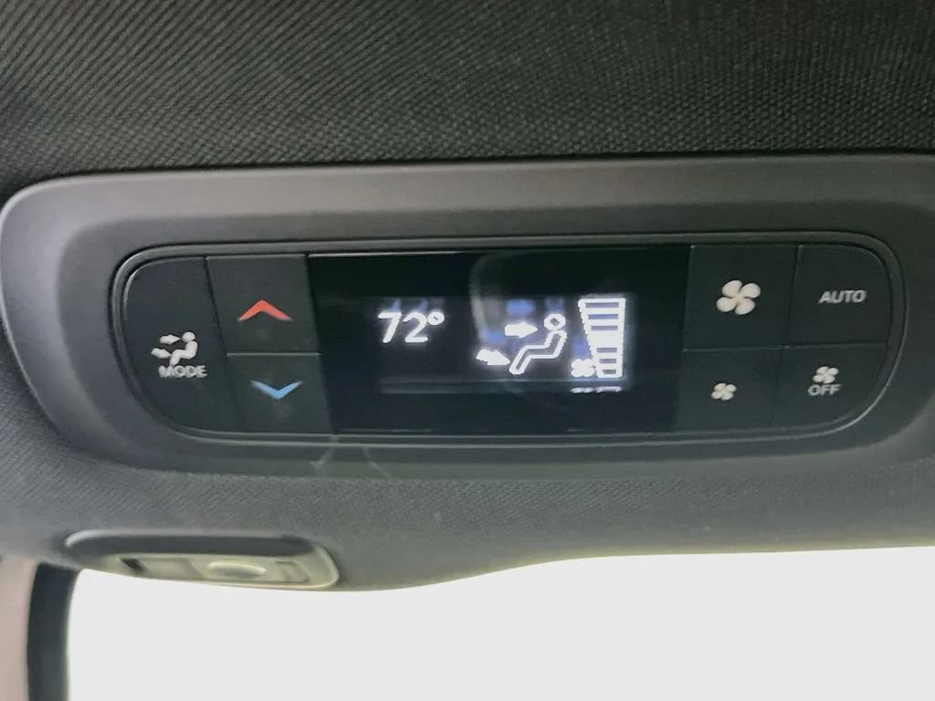 Used 2025 Chrysler Pacifica Limited AWD/4WD image 27