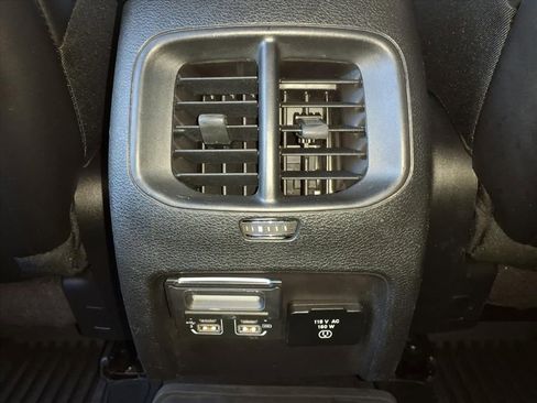 Used 2019 Jeep Cherokee Limited image 28