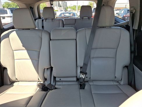 Used 2019 Honda Pilot Touring image 13
