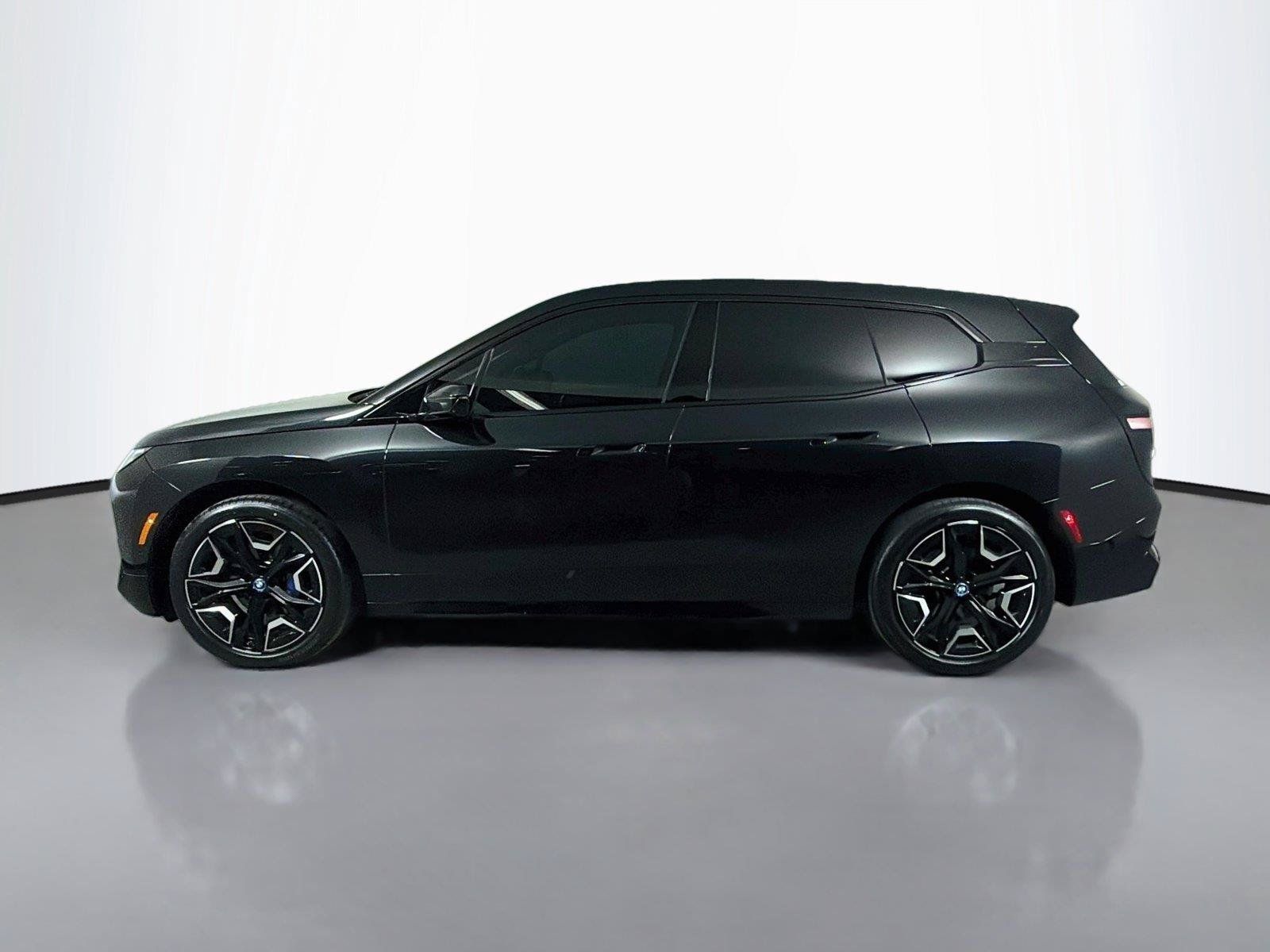 Used 2024 BMW iX xDrive50 w/ Sport Package AWD/4WD image 8