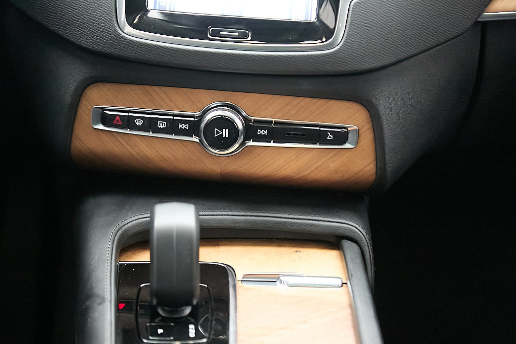 Certified 2023 Volvo XC90 T8 Plus w/ Protection Package Premier AWD/4WD image 24