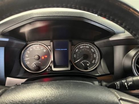 Used 2017 Toyota Tacoma TRD Sport w/ Tow Package AWD/4WD image 26