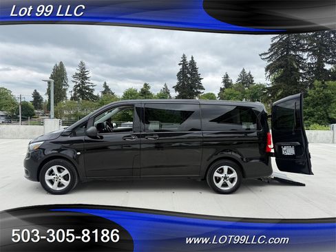 Used 2018 Mercedes-Benz Metris Passenger image 1