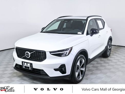Used 2023 Volvo XC40 B5 Plus w/ Climate Package AWD/4WD image 1