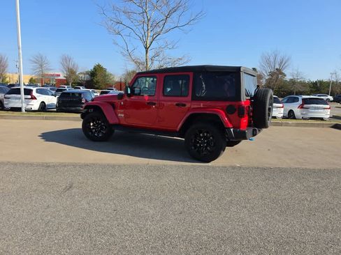 Used 2023 Jeep Wrangler Unlimited Sahara w/ Cold Weather Group AWD/4WD image 4