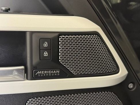 Used 2022 Land Rover Defender 110 X-Dynamic SE image 31