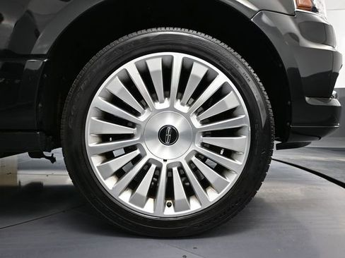Used 2015 Lincoln Navigator 4WD image 14