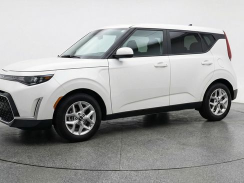 Used 2025 Kia Soul LX w/ LX Technology Package image 3