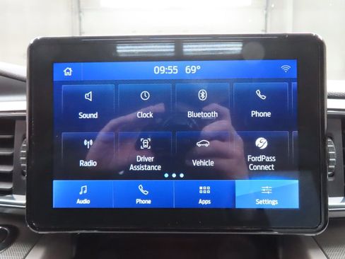 Used 2024 Ford Explorer XLT w/ XLT Sport Appearance Package AWD/4WD image 16