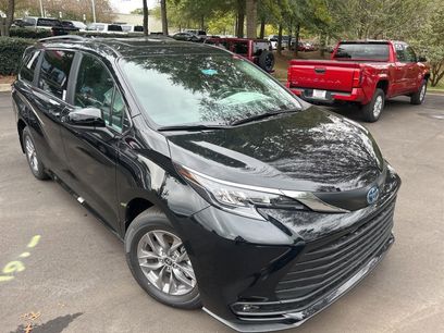 New 2025 Toyota Sienna XLE