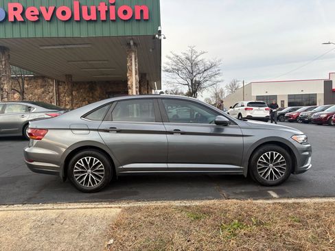 Used 2019 Volkswagen Jetta SE w/ Cold Weather Package image 8