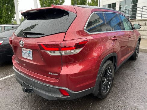 Used 2019 Toyota Highlander SE AWD/4WD image 4