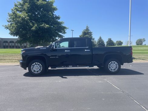 Used 2022 Chevrolet Silverado 3500 High Country w/ Safety Package II AWD/4WD image 2