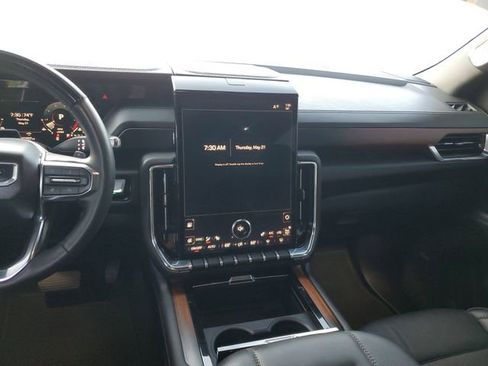 Used 2025 GMC Yukon XL Denali w/ Denali Reserve Package RWD image 13
