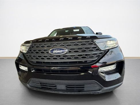 Used 2024 Ford Explorer XLT w/ Equipment Group 202A image 9