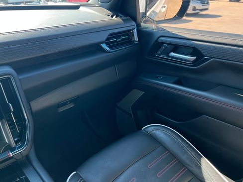 Used 2025 GMC Yukon XL AT4 Ultimate AWD/4WD image 11