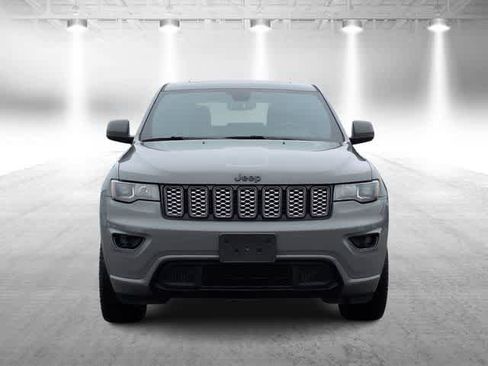 Used 2020 Jeep Grand Cherokee Altitude image 3