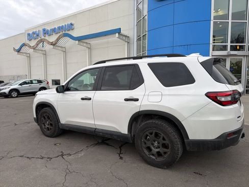 Used 2023 Honda Pilot TrailSport image 10