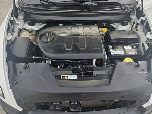 Used 2017 Jeep Cherokee Trailhawk AWD/4WD image 25