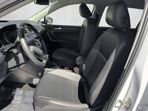 Used 2020 Volkswagen Tiguan SE AWD/4WD image 10