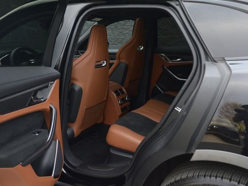 Used 2021 Jaguar F-PACE SVR image 35