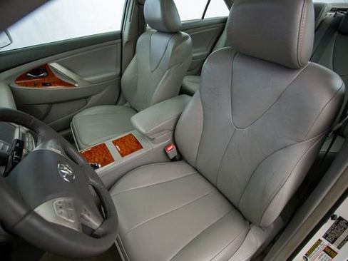 Used 2011 Toyota Camry XLE w/ XLE Extra-Value Pkg #2 image 19