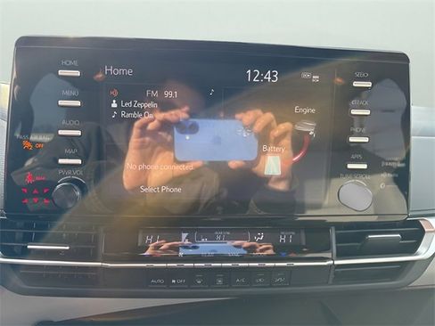 Used 2022 Toyota Sienna LE image 25