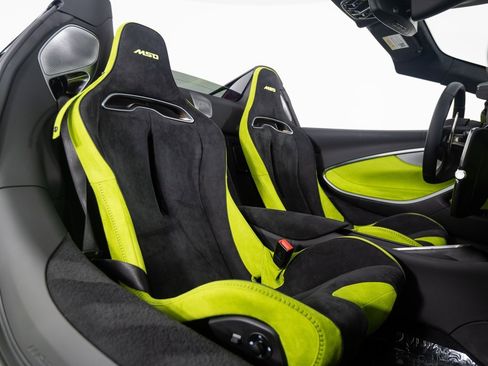 Used 2025 McLaren Artura Spider image 19