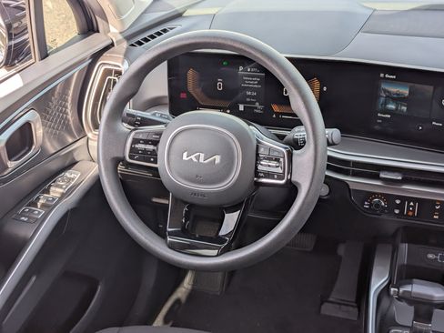 Certified 2025 Kia Sorento LX image 13
