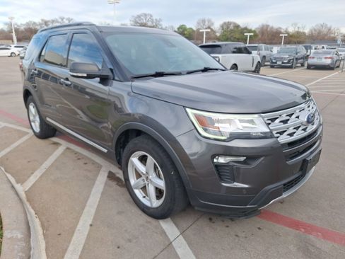 Used 2019 Ford Explorer XLT w/ Equipment Group 202A image 8