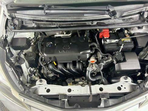 Used 2017 Toyota Yaris L w/ Carpet Mat Package FWD image 29