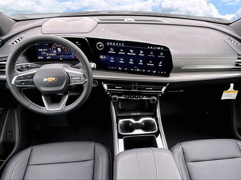 New 2026 Chevrolet Traverse LT w/ Sun and Wheel Package image 5