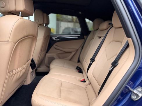 Used 2023 Porsche Macan AWD/4WD image 23