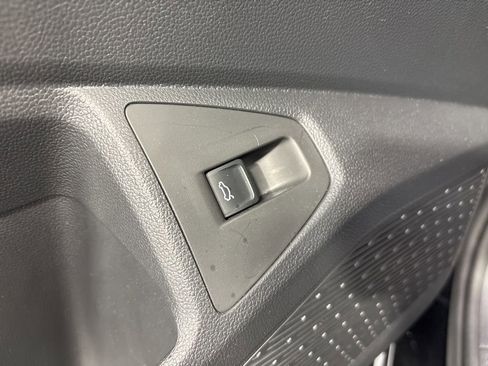 Used 2025 Volkswagen Jetta SE FWD image 36