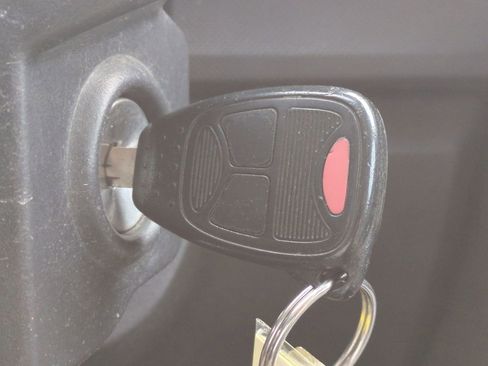 Used 2007 Dodge Nitro SXT image 32