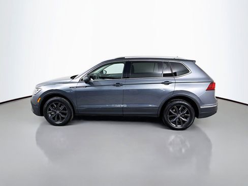 Used 2023 Volkswagen Tiguan SE image 2