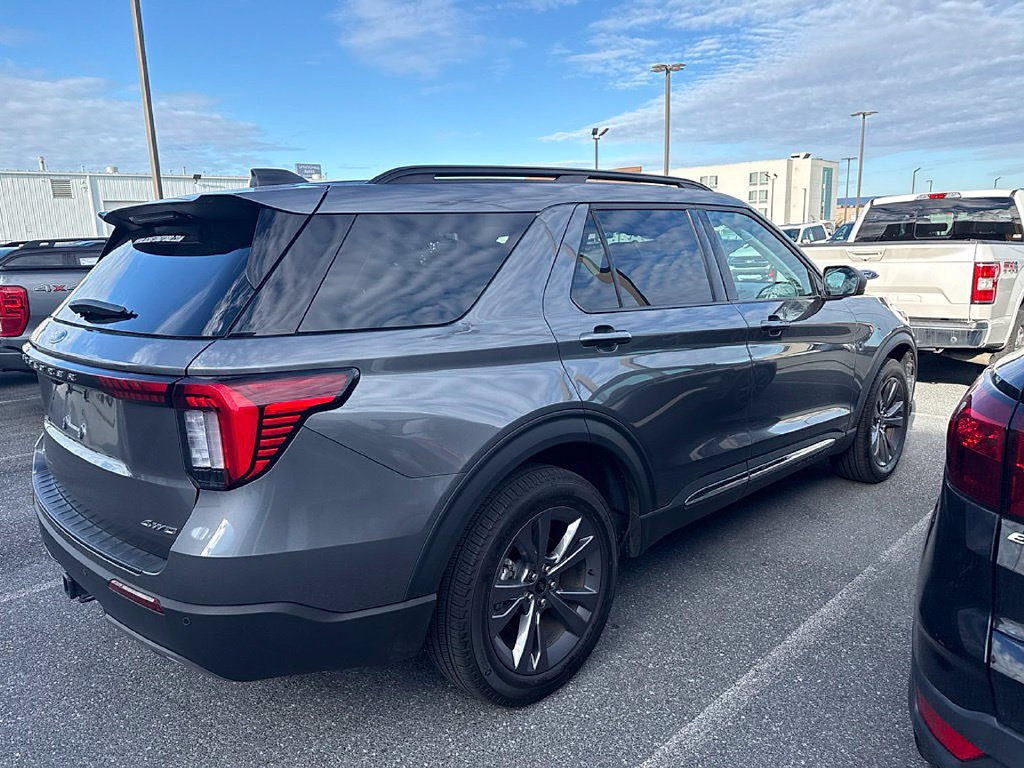 Used 2025 Ford Explorer Active w/ Active Comfort Package AWD/4WD image 4